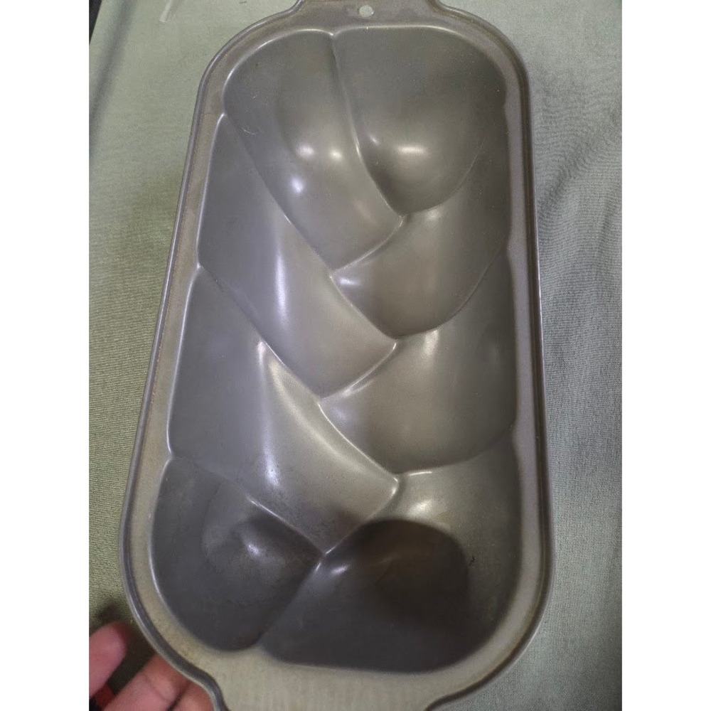 Braided Loaf Pan Cast Aluminum Nonstick Gray Silver Braid - Picture 2 of 4